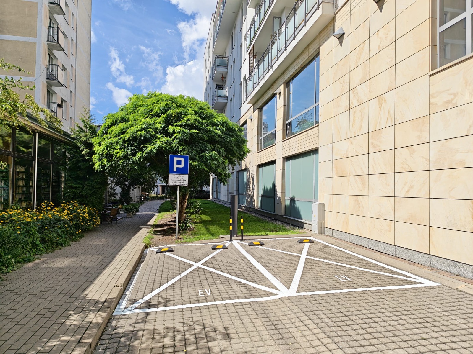 Plac Przymierza - infrastruktura ładowania